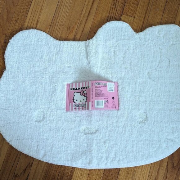 NWT Hello Kitty Bath Mat Rug White Fluffy Rug - Picture 9 of 9